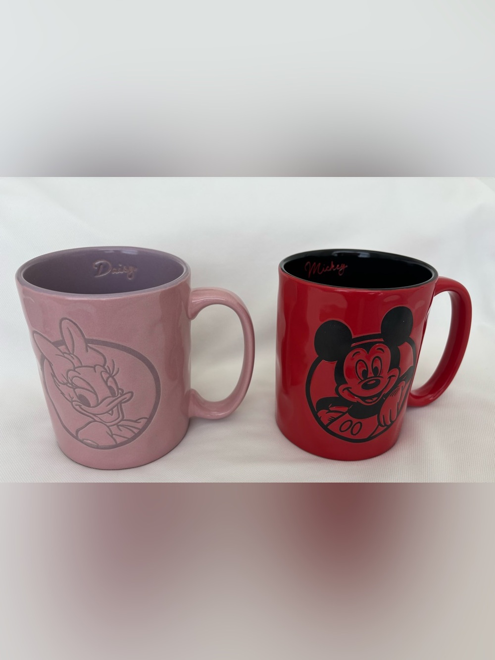 Disney Chic: Modern Debossed Character Mug Set (Mickey & Daisy)